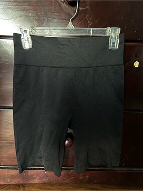 Forever 21 Black Women's Stretch Bike Shorts size medium